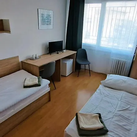 Turisticka Pri Skolskom Internate Medicka 2 *