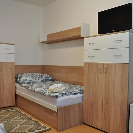 Penzión pre hostí Turisticka Pri Skolskom Internate Medicka 2