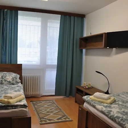 Turisticka Pri Skolskom Internate Medicka 2 Penzión pre hostí