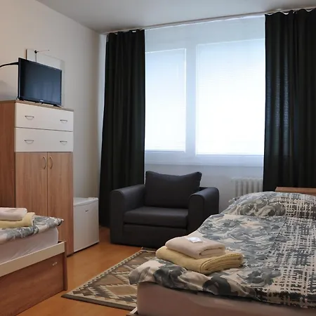 Penzión pre hostí Turisticka Pri Skolskom Internate Medicka 2 *