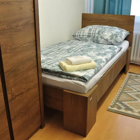 Penzión pre hostí Turisticka Pri Skolskom Internate Medicka 2 *