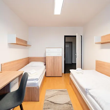 Turisticka Pri Skolskom Internate Medicka 2 Penzión pre hostí *