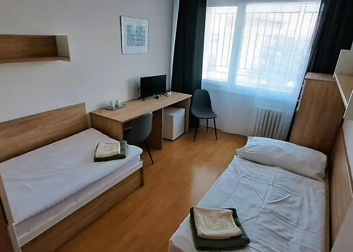 Turistická Ubytovňa Pri školskom Internáte Medická 2 *