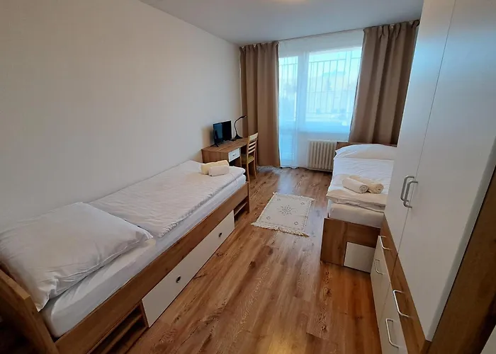 Turistická Ubytovňa Pri školskom Internáte Medická 2 *