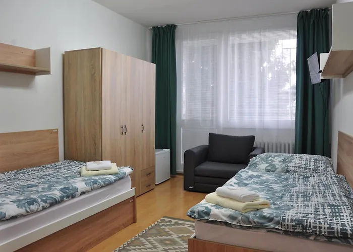 Turistická Ubytovňa Pri školskom Internáte Medická 2 *